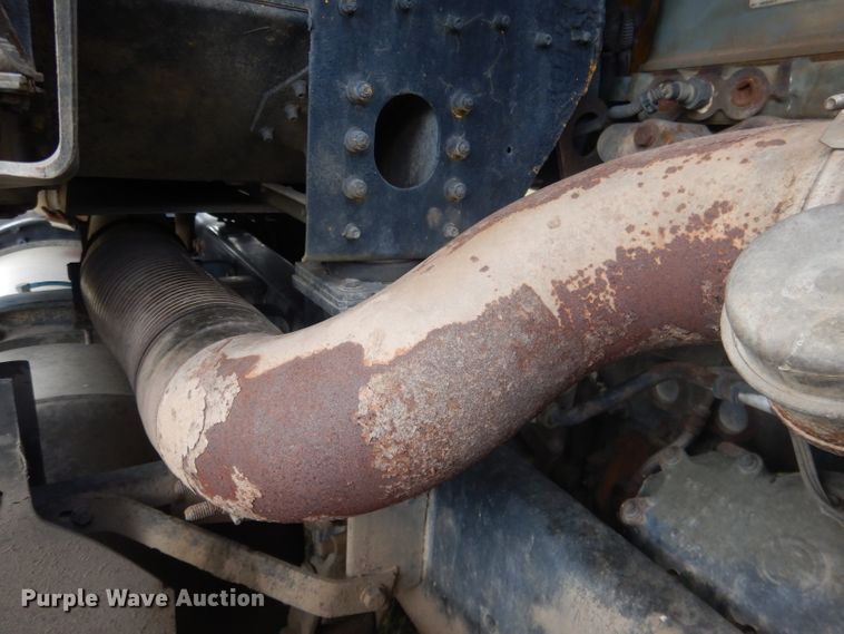 image for item HU9289 2000 Freightliner FLD 120  semi truck