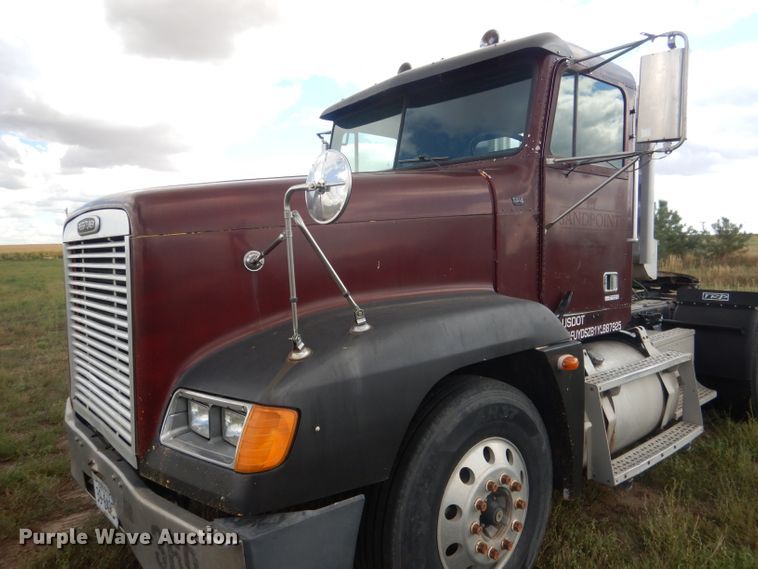 image for item HU9289 2000 Freightliner FLD 120  semi truck