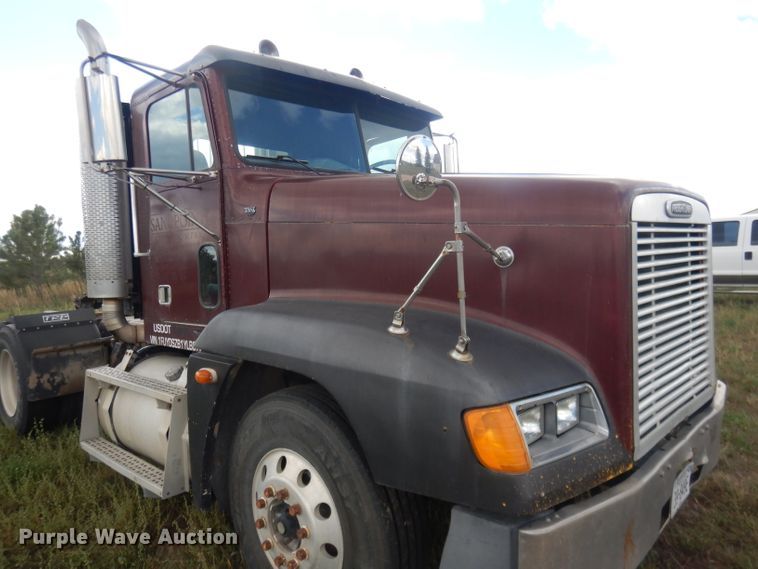 image for item HU9289 2000 Freightliner FLD 120  semi truck