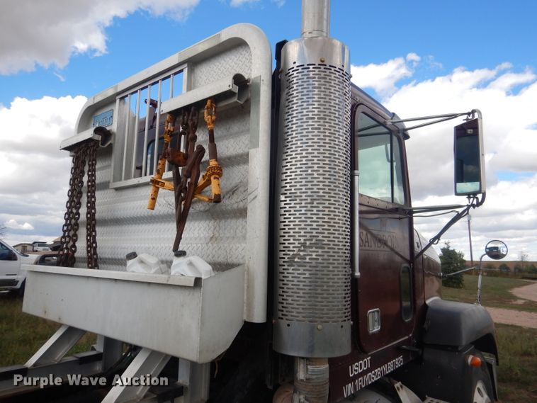 image for item HU9289 2000 Freightliner FLD 120  semi truck