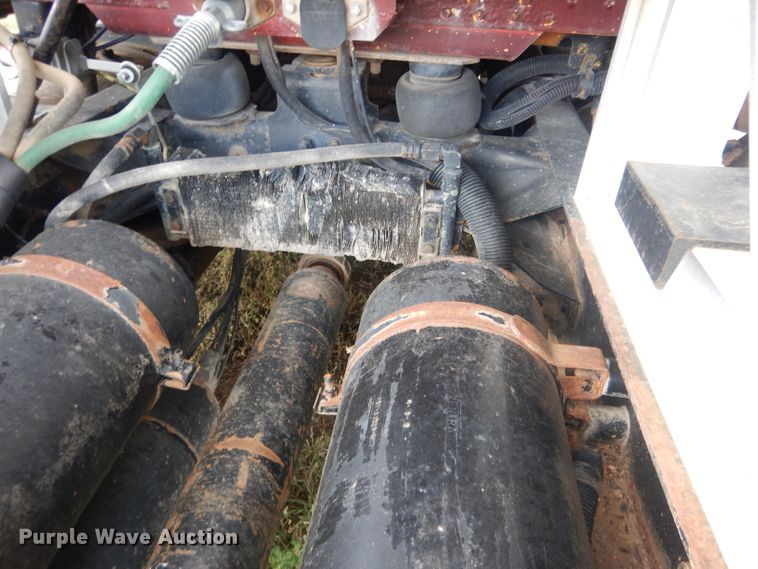 image for item HU9289 2000 Freightliner FLD 120  semi truck