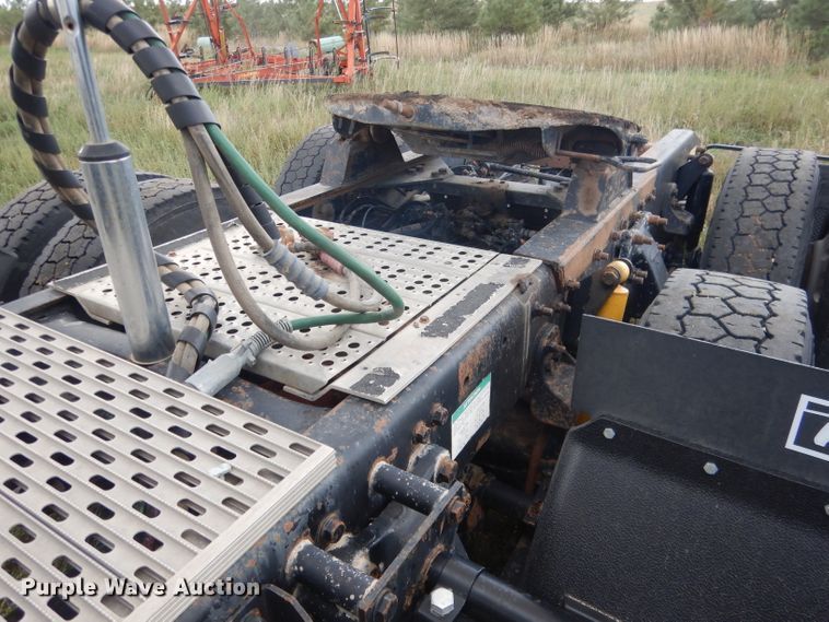 image for item HU9289 2000 Freightliner FLD 120  semi truck