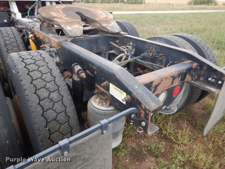 image for item HU9289 2000 Freightliner FLD 120  semi truck