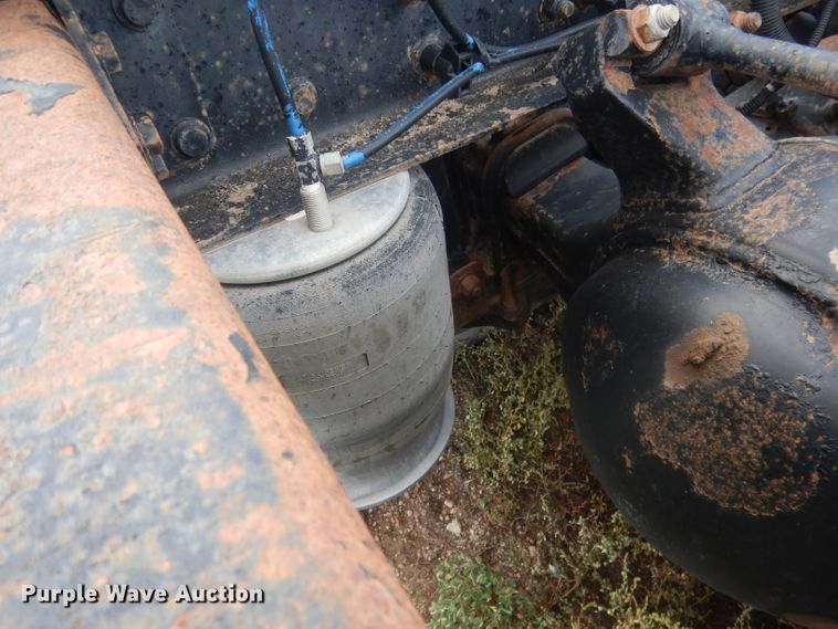 image for item HU9289 2000 Freightliner FLD 120  semi truck