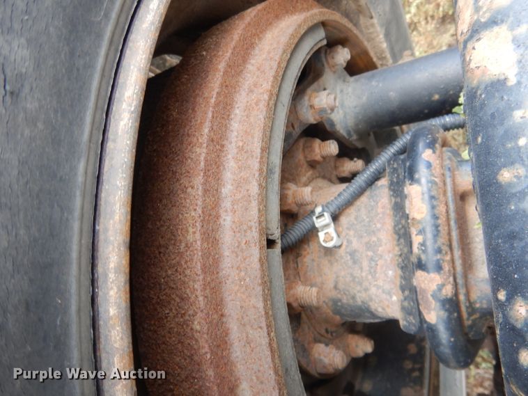 image for item HU9289 2000 Freightliner FLD 120  semi truck