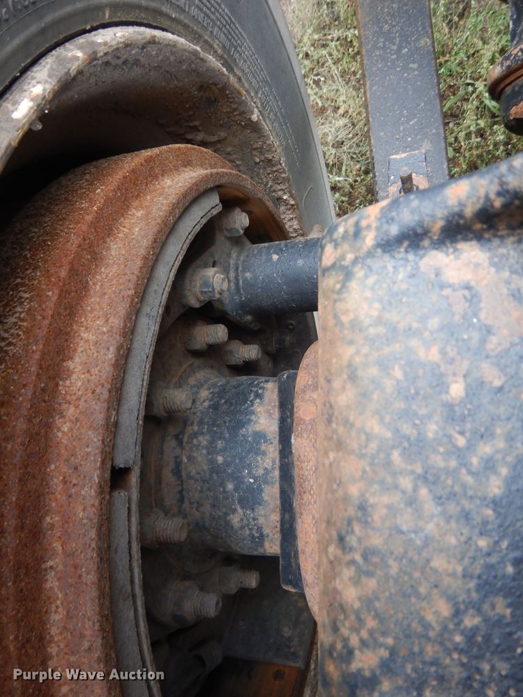 image for item HU9289 2000 Freightliner FLD 120  semi truck