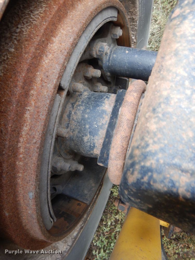 image for item HU9289 2000 Freightliner FLD 120  semi truck