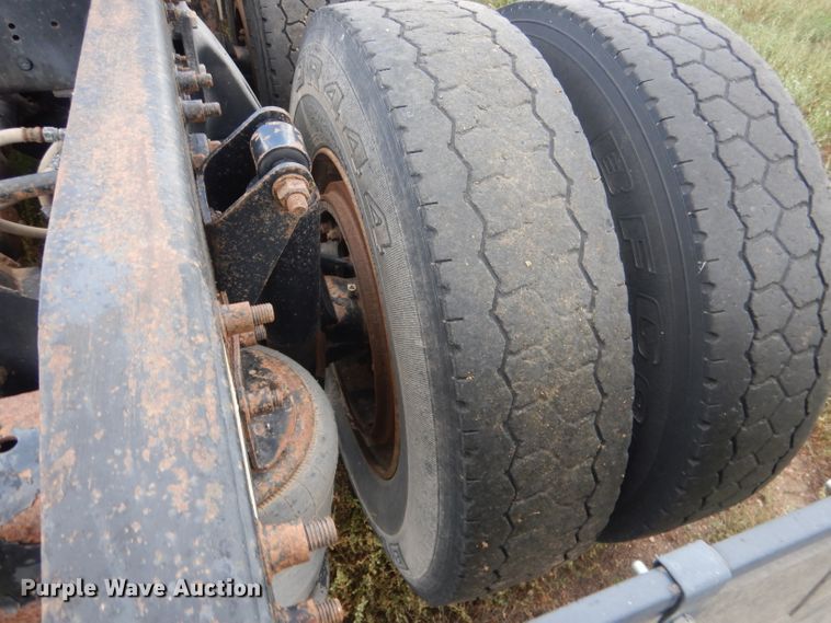 image for item HU9289 2000 Freightliner FLD 120  semi truck