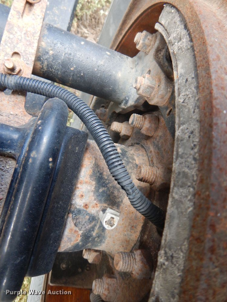 image for item HU9289 2000 Freightliner FLD 120  semi truck