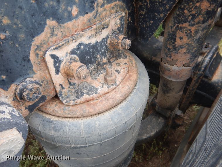 image for item HU9289 2000 Freightliner FLD 120  semi truck