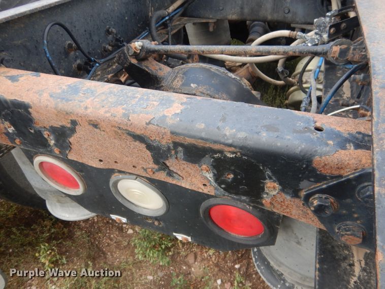 image for item HU9289 2000 Freightliner FLD 120  semi truck