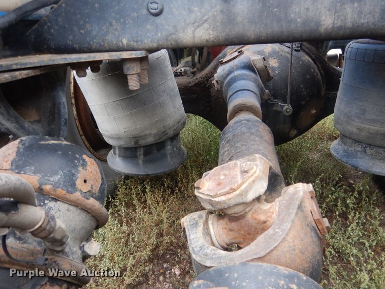 image for item HU9289 2000 Freightliner FLD 120  semi truck