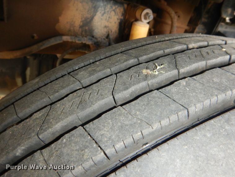 image for item HU9289 2000 Freightliner FLD 120  semi truck