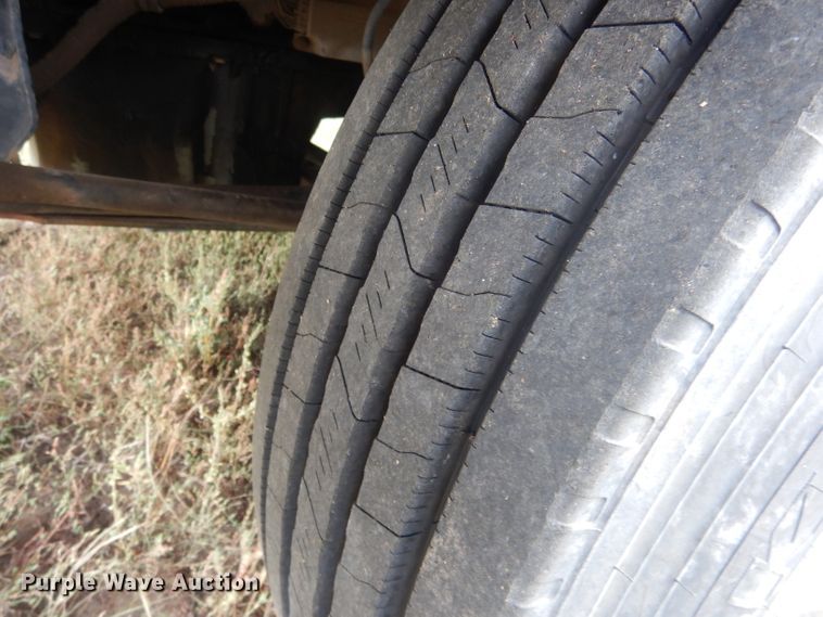 image for item HU9289 2000 Freightliner FLD 120  semi truck