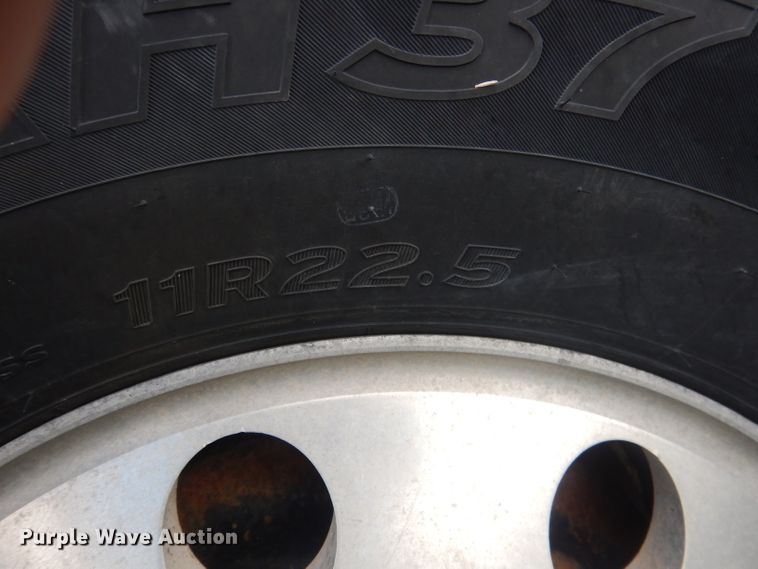 image for item HU9289 2000 Freightliner FLD 120  semi truck