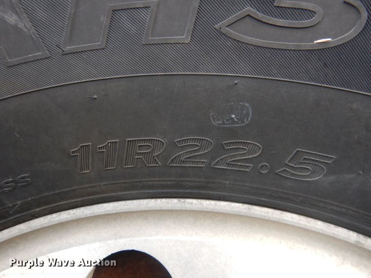 image for item HU9289 2000 Freightliner FLD 120  semi truck