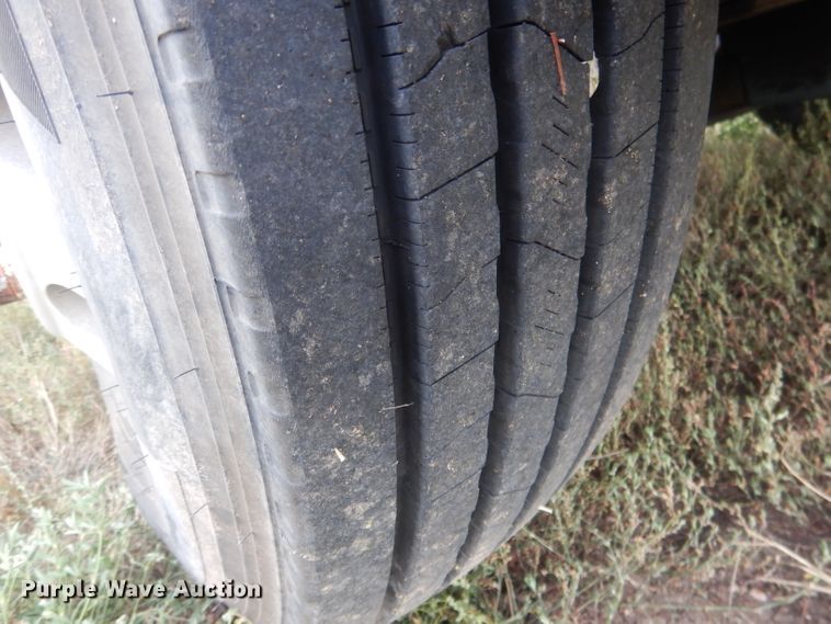 image for item HU9289 2000 Freightliner FLD 120  semi truck