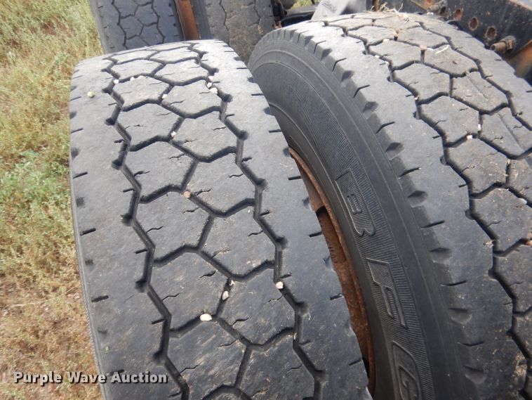 image for item HU9289 2000 Freightliner FLD 120  semi truck