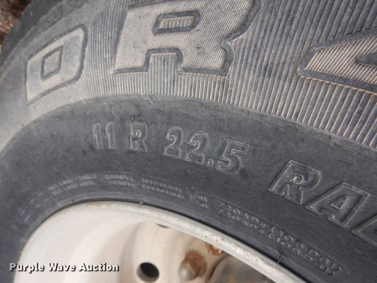 image for item HU9289 2000 Freightliner FLD 120  semi truck