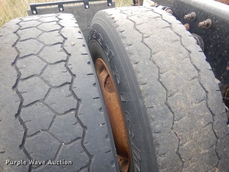 image for item HU9289 2000 Freightliner FLD 120  semi truck