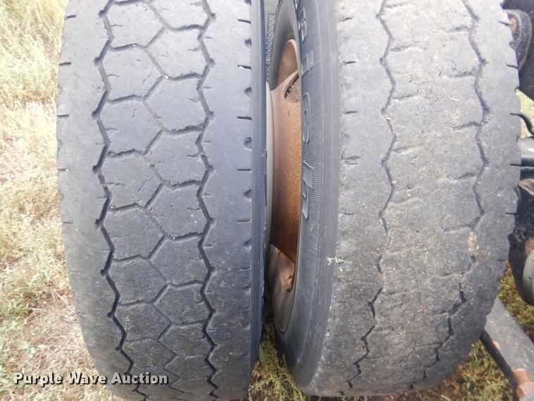 image for item HU9289 2000 Freightliner FLD 120  semi truck