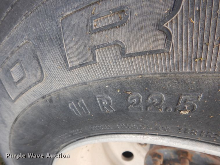 image for item HU9289 2000 Freightliner FLD 120  semi truck