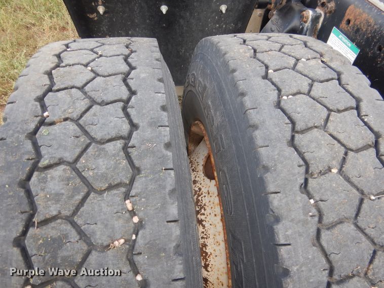 image for item HU9289 2000 Freightliner FLD 120  semi truck