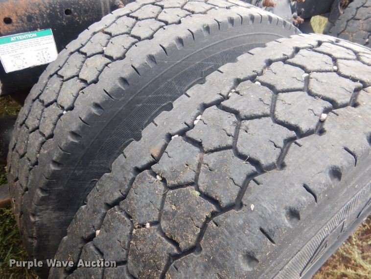 image for item HU9289 2000 Freightliner FLD 120  semi truck