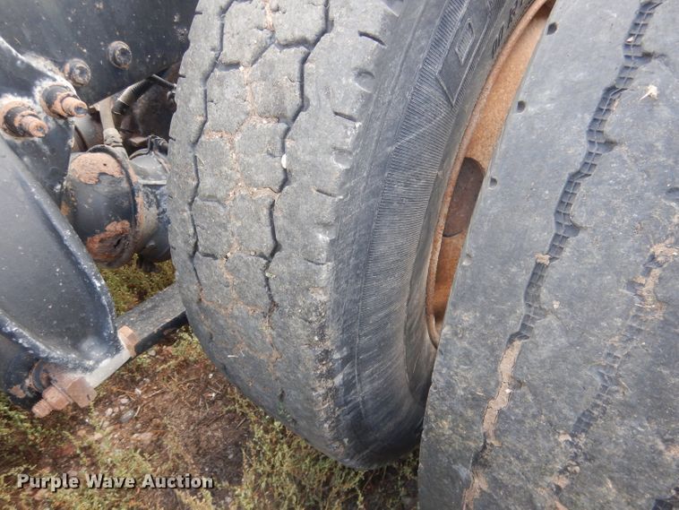 image for item HU9289 2000 Freightliner FLD 120  semi truck