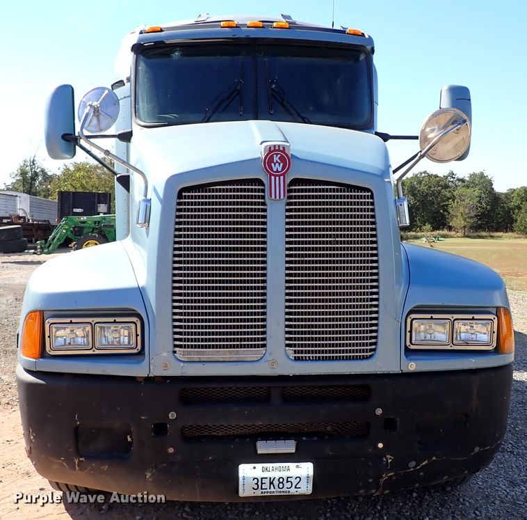 image for item IN9692 2006 Kenworth T600  semi truck
