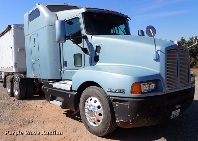 image for item IN9692 2006 Kenworth T600  semi truck