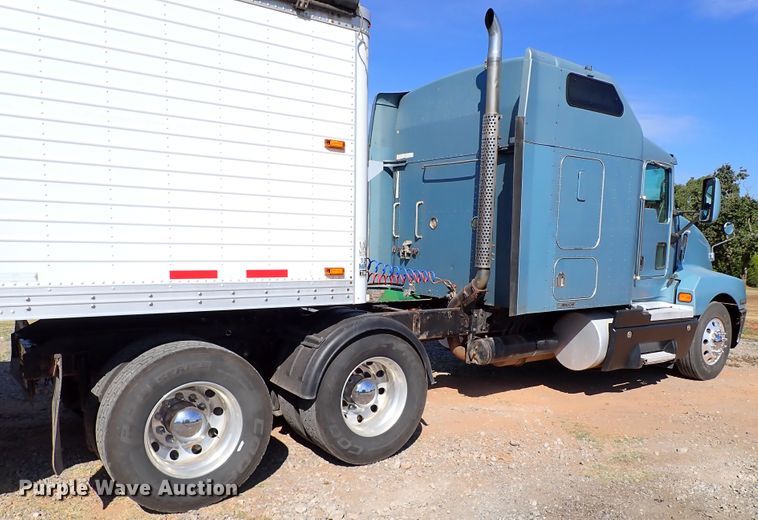image for item IN9692 2006 Kenworth T600  semi truck