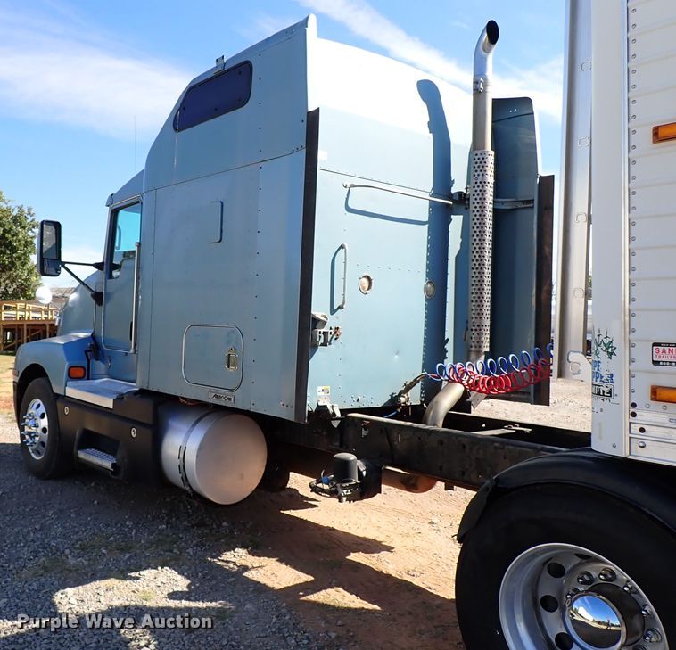 image for item IN9692 2006 Kenworth T600  semi truck