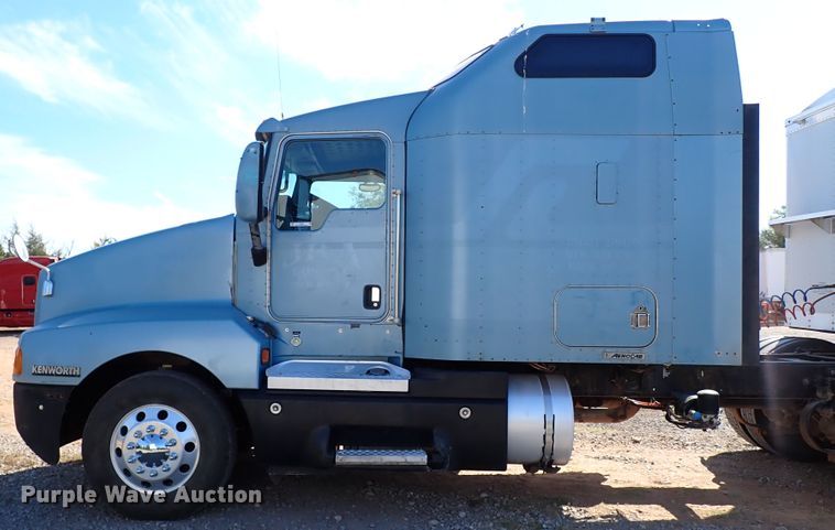 image for item IN9692 2006 Kenworth T600  semi truck