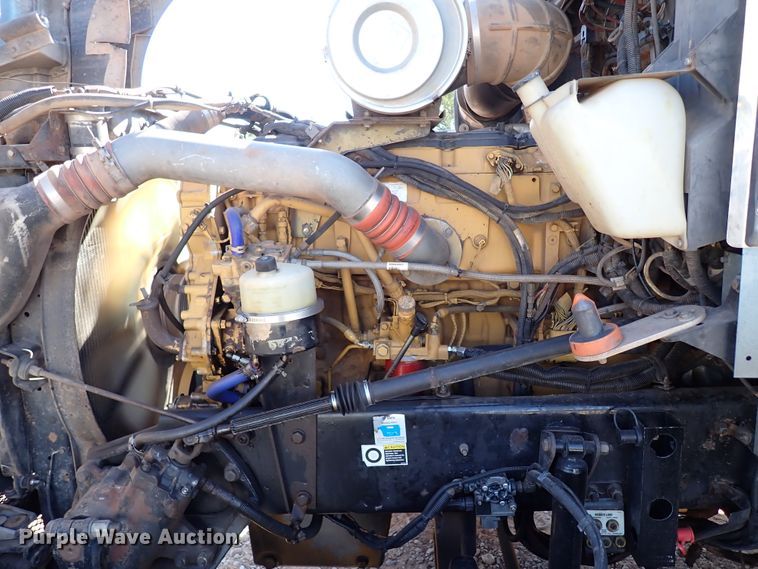 image for item IN9692 2006 Kenworth T600  semi truck