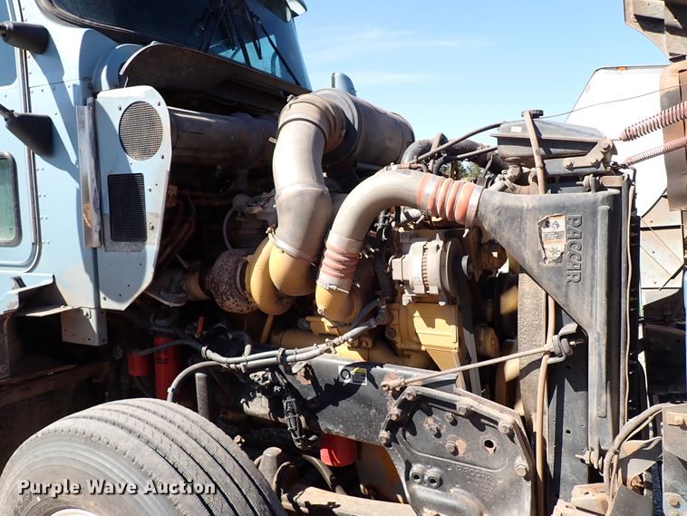 image for item IN9692 2006 Kenworth T600  semi truck