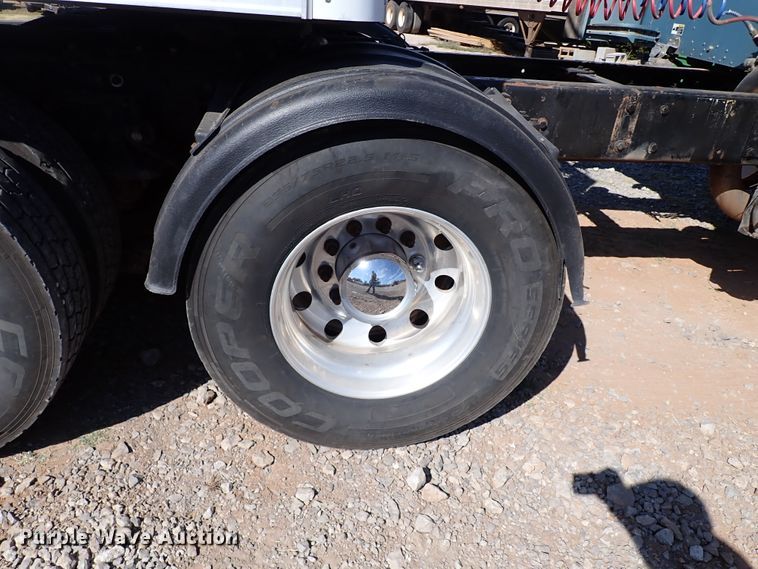 image for item IN9692 2006 Kenworth T600  semi truck