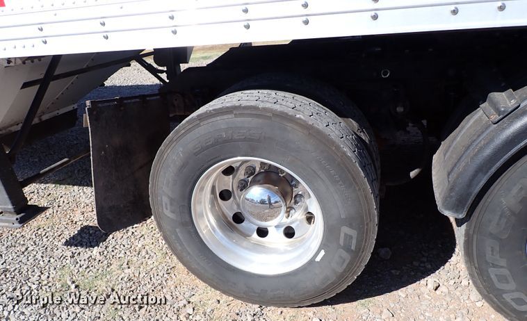 image for item IN9692 2006 Kenworth T600  semi truck