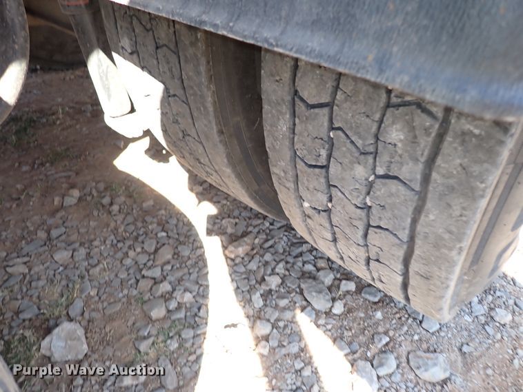 image for item IN9692 2006 Kenworth T600  semi truck