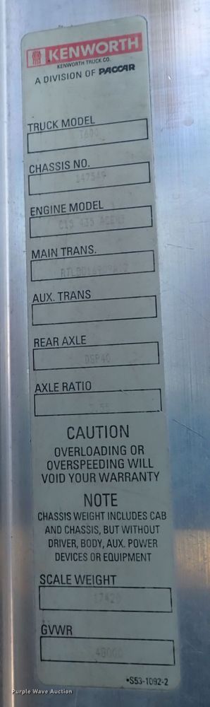 image for item IN9692 2006 Kenworth T600  semi truck