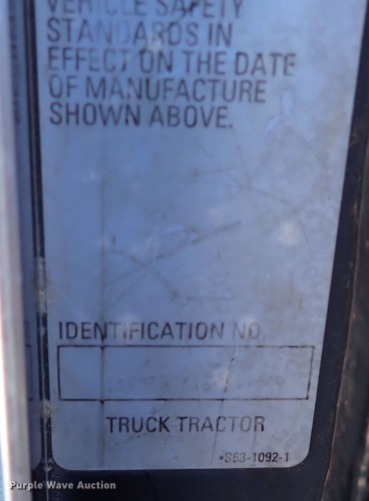 image for item IN9692 2006 Kenworth T600  semi truck