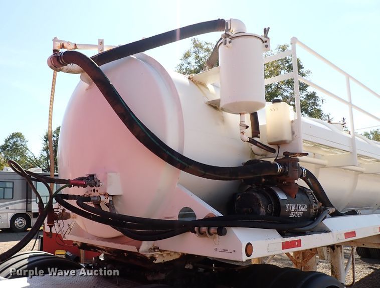 image for item IN9698 2011 Galyean 130BBL  vacuum trailer