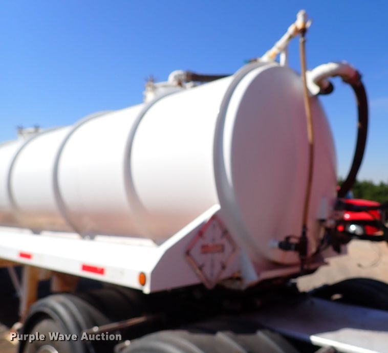 image for item IN9698 2011 Galyean 130BBL  vacuum trailer