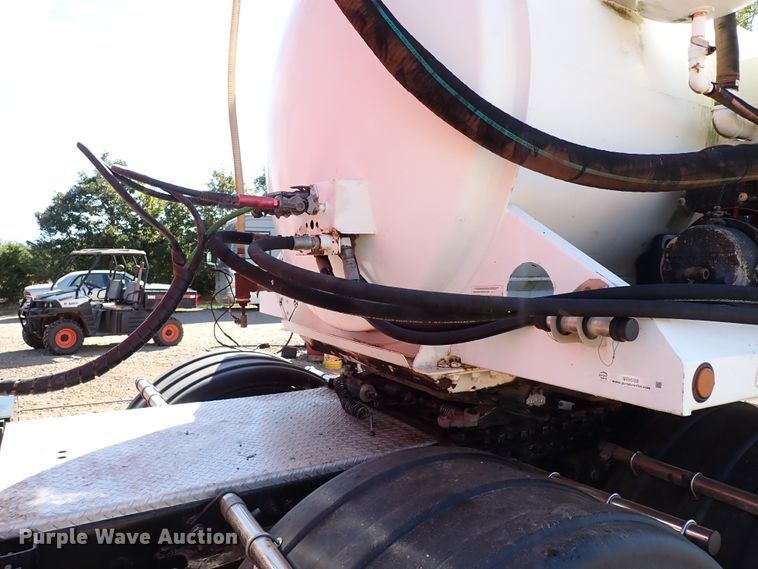 image for item IN9698 2011 Galyean 130BBL  vacuum trailer