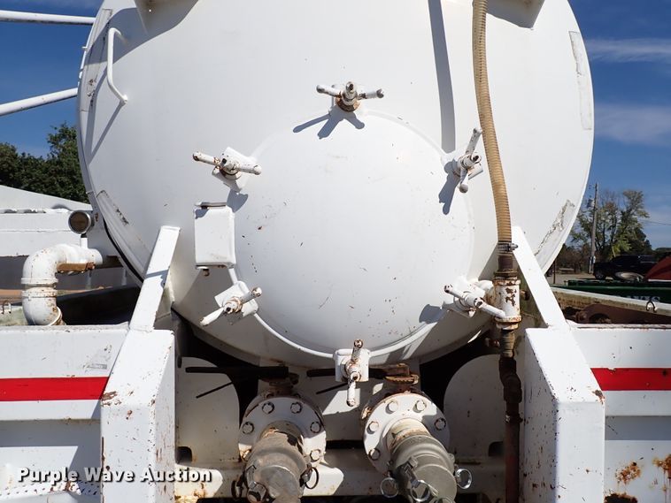 image for item IN9698 2011 Galyean 130BBL  vacuum trailer