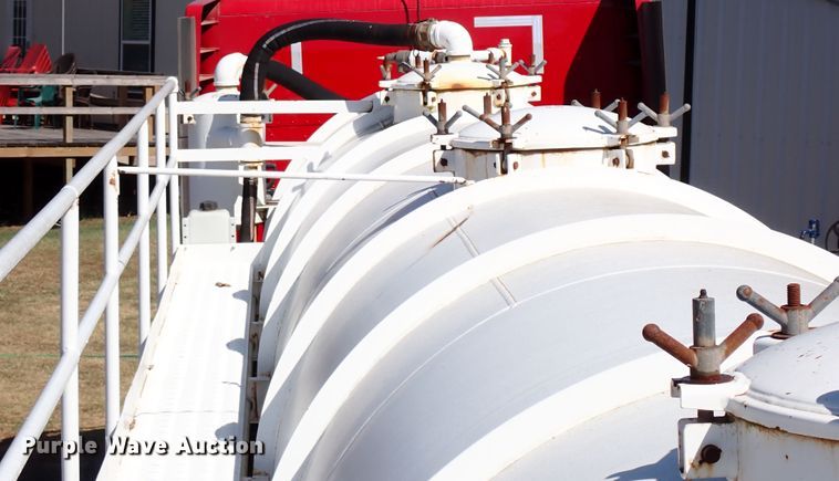 image for item IN9698 2011 Galyean 130BBL  vacuum trailer