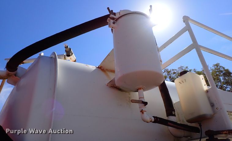 image for item IN9698 2011 Galyean 130BBL  vacuum trailer