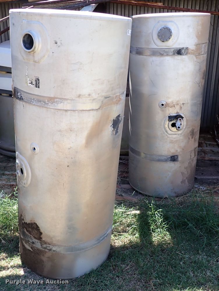 image for item IN9705 (2) Kenworth aluminum fuel tanks