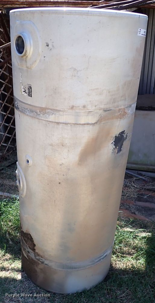 image for item IN9705 (2) Kenworth aluminum fuel tanks