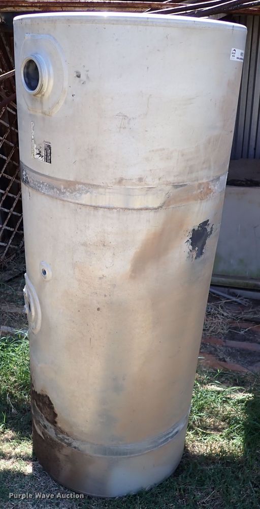 image for item IN9705 (2) Kenworth aluminum fuel tanks